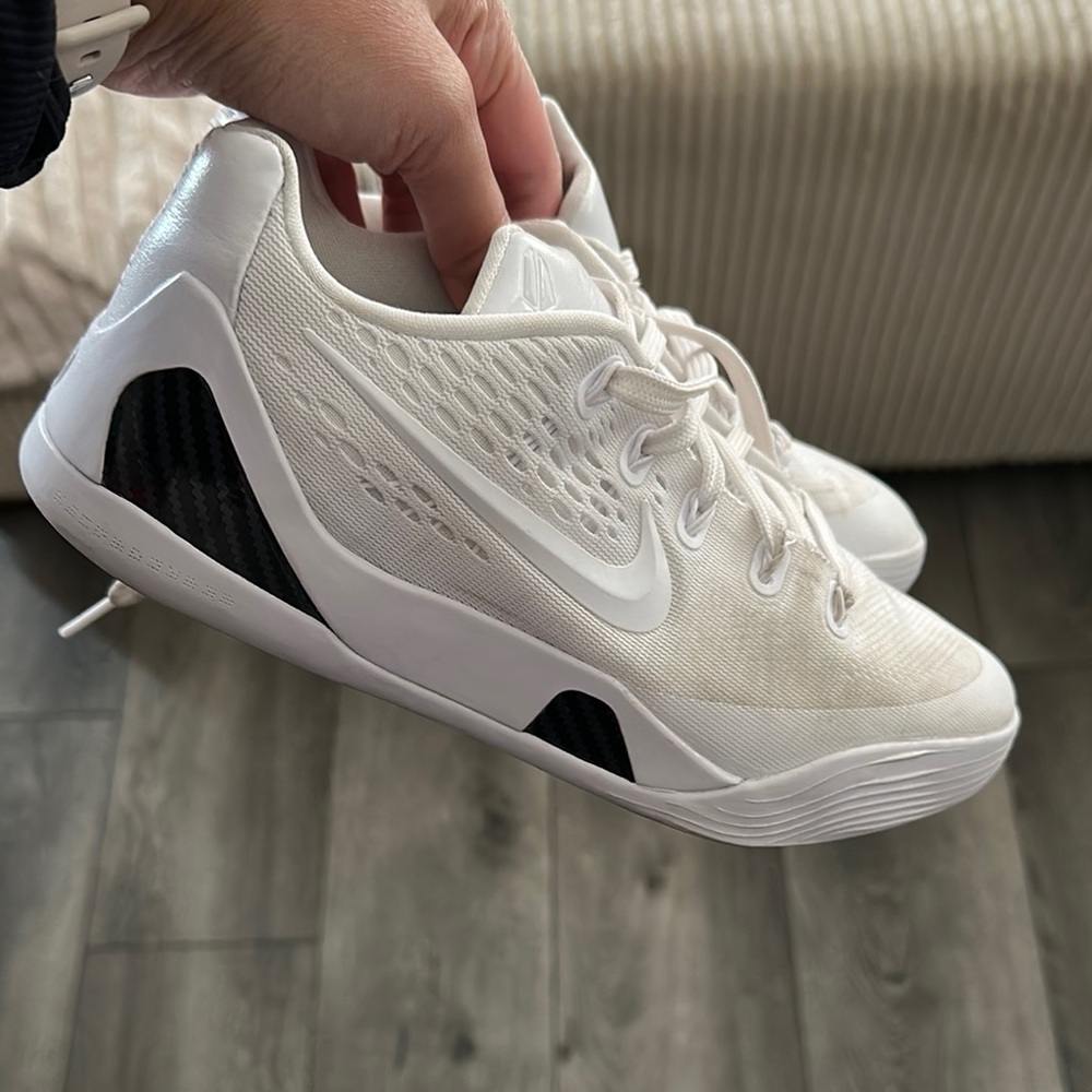 Nike Kids Kobe Bryant Halo - EUC